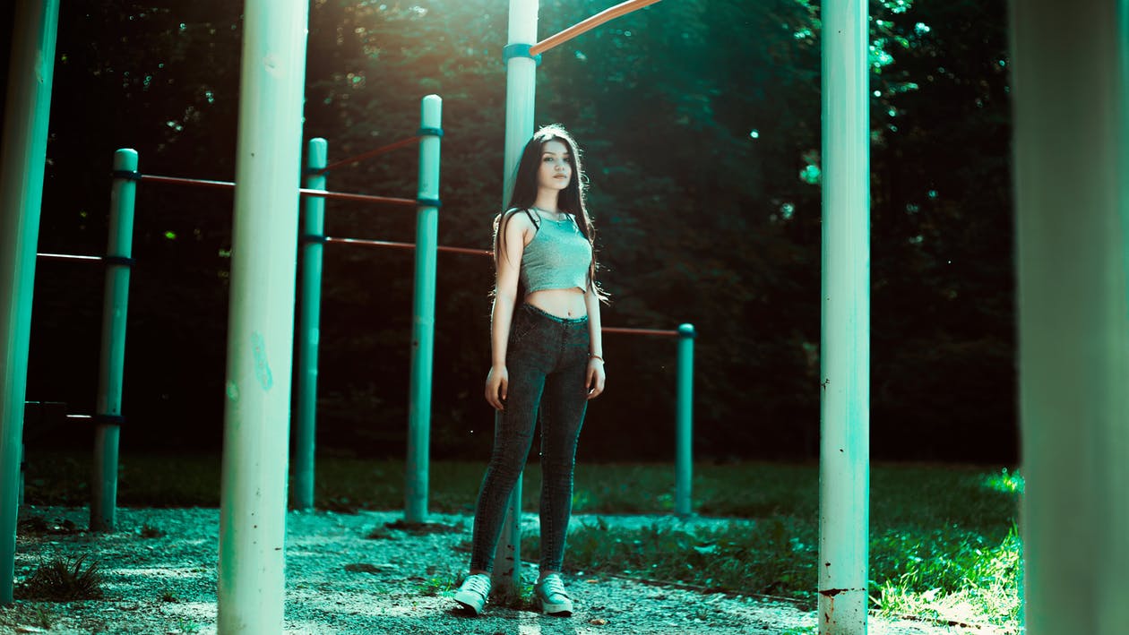 femme sportive et mince ayant perdu du poids