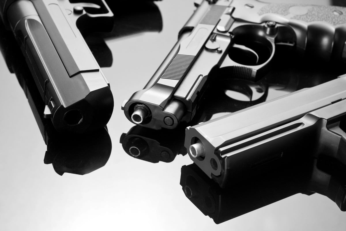 Trois armes de poing